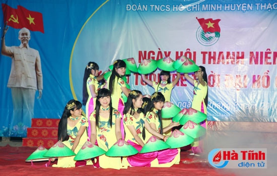 Chương trình văn nghệ với nhiều tiết mục đặc sắc, dàn dựng công phu