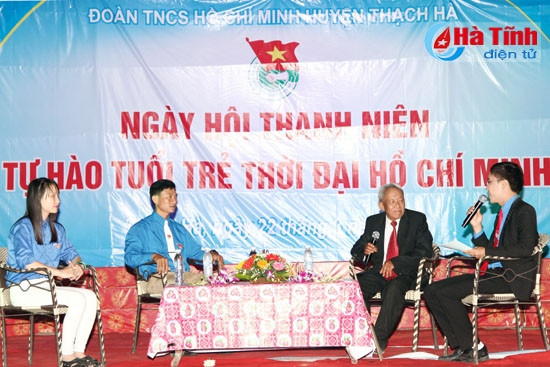 Giao lưu với các vị khách mời