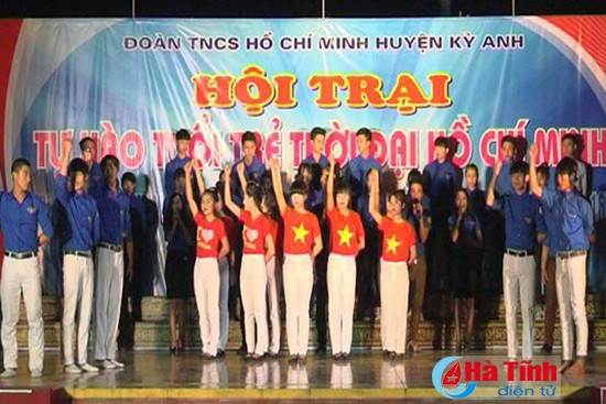 Chương trình văn nghệ với nhiều ca khúc ca ngợi Đảng, ca ngợi Bác Hồ, tuổi trẻ và quê hương đất nước