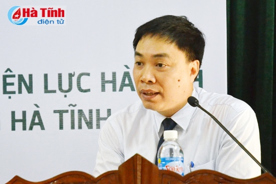 Giám đốc Vietcombank Hà Tĩnh Phan Viết Phong: Với hạ tầng dịch vụ hiện đại, mạng lưới rộng gồm 7 điểm giao dịch trên toàn tỉnh, cùng với đội ngũ cán bộ chuyên nghiệp, Vietcombank tin tưởng sẽ cung cấp các dịch vụ thanh toán với chất lượng tốt, làm hài lòng khách hàng.
