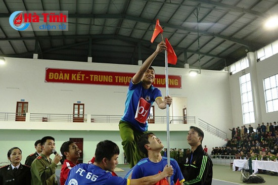 Sôi nổi trò chơi chinh phục đỉnh cao