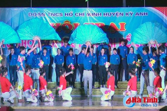 Chương trình văn nghệ với nhiều ca khúc ca ngợi Đảng, ca ngợi Bác Hồ, tuổi trẻ và quê hương đất nước