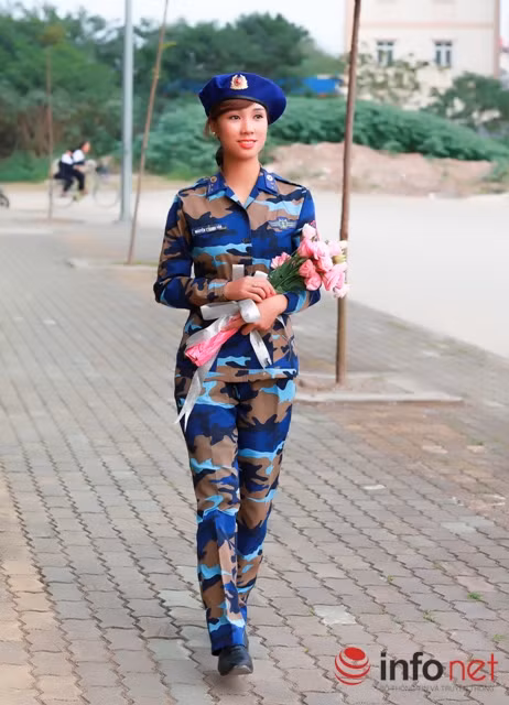 Quân phục cảnh sát biển Việt Nam 'mềm mại' trên vóc dáng người mẫu ảnh 3