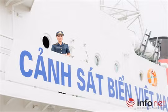 Quân phục cảnh sát biển Việt Nam 'mềm mại' trên vóc dáng người mẫu ảnh 9