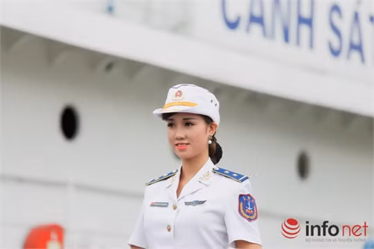 Quân phục cảnh sát biển Việt Nam 'mềm mại' trên vóc dáng người mẫu ảnh 6