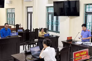 Lĩnh án 8 năm tù vì đột nhập nhà dân phá két sắt trộm tiền, vàng