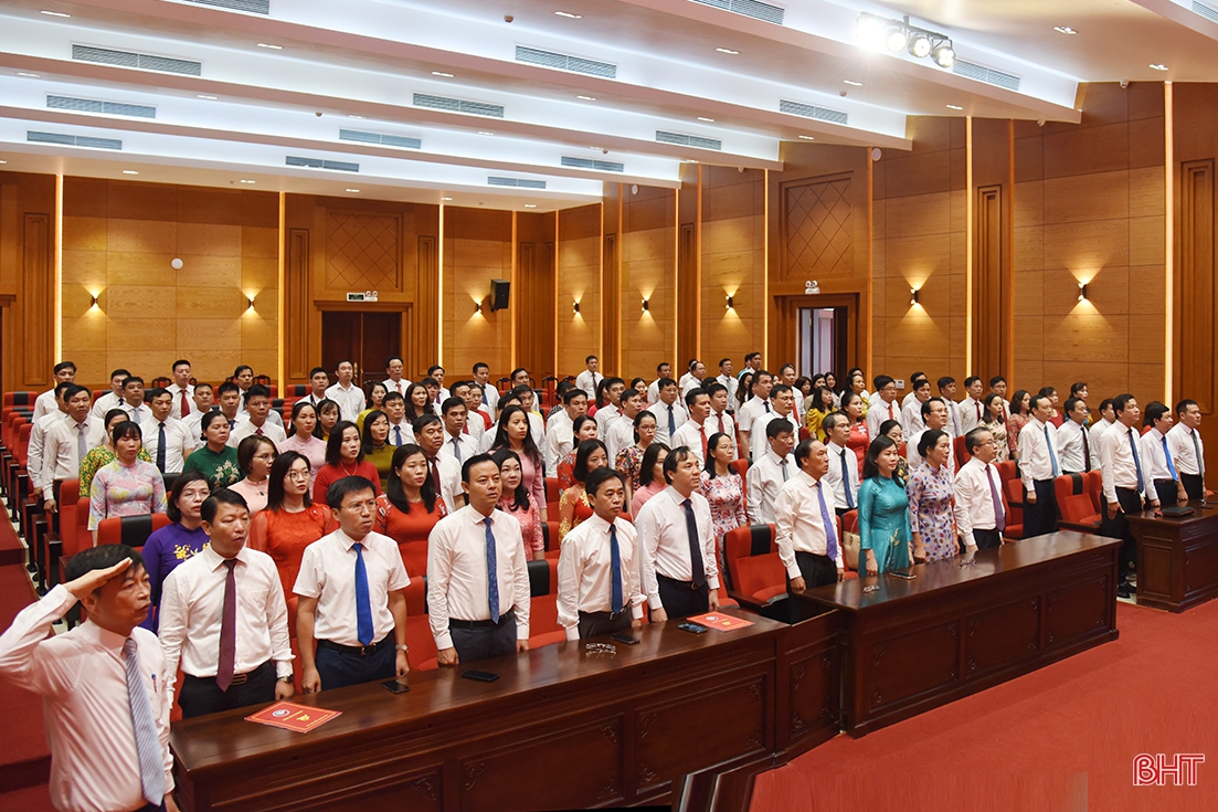 Cơ quan Tỉnh ủy Hà Tĩnh triển khai nhiều nhiệm vụ trong lễ chào cờ đầu tháng