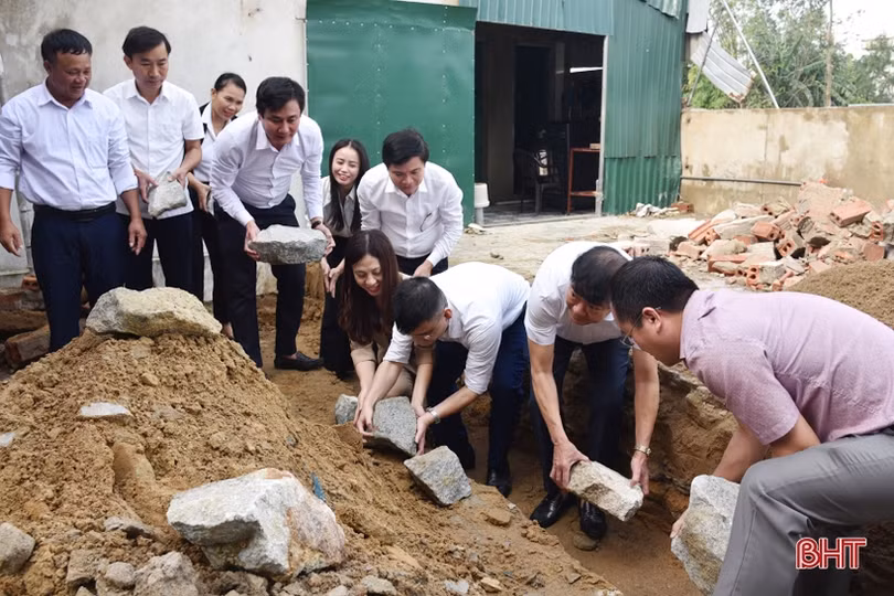Xây nhà tình thương cho người phụ nữ mù bẩm sinh ở Lộc Hà
