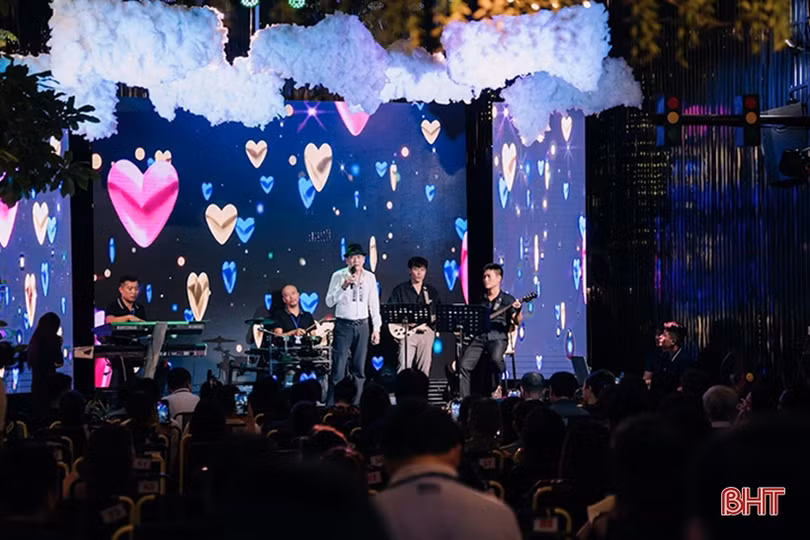 Chủ Bụi cà phê - người tiên phong đem hát live về Hà Tĩnh ảnh 6 Chủ Bụi cà phê - người tiên phong đem hát live về Hà Tĩnh