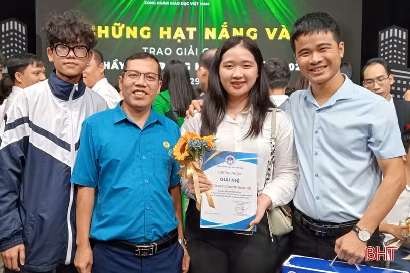 Nhóm học sinh Hà Tĩnh giành giải nhì Cuộc thi “Thầy cô trong mắt em”