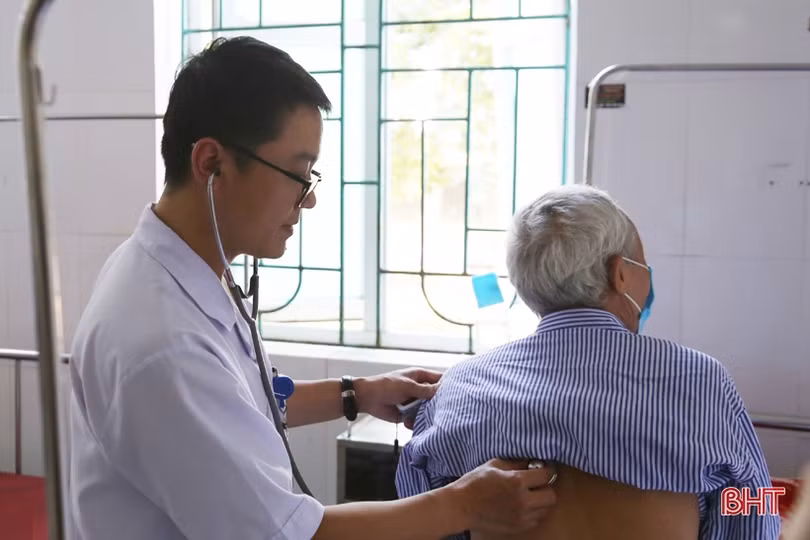 Gần 70% bệnh nhân điều trị ở Bệnh viện Phổi Hà Tĩnh có tiền sử hút thuốc lá