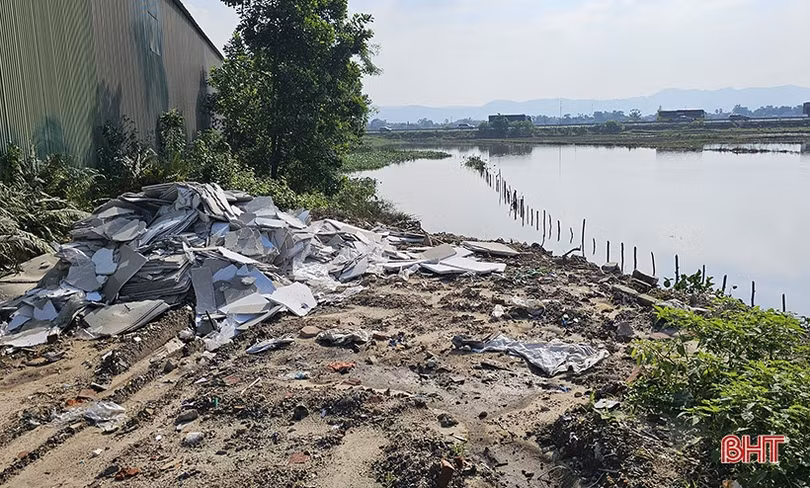 Sông Cầu Sú ở thị trấn Thạch Hà bị xâm hại