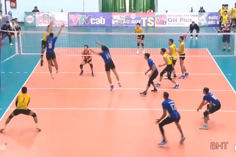 Bóng chuyền nam Hà Tĩnh thua Sanest Khánh Hòa