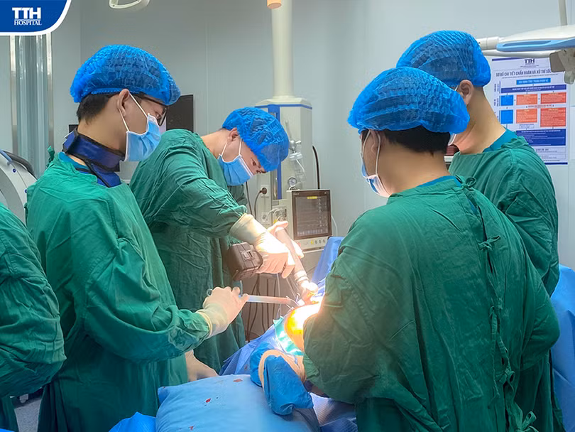 Bệnh viện ở Hà Tĩnh tiên phong thực hiện kỹ thuật thay khớp háng SuperPath