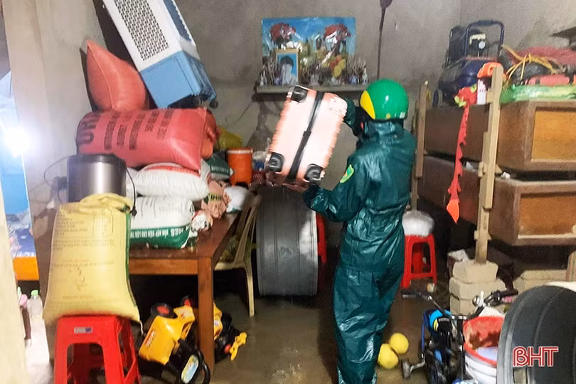 Hương Khê khẩn trương ứng phó với mưa lớn, lũ lên nhanh