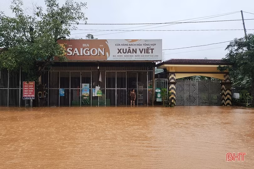 Mưa lũ ở Hà Tĩnh khiến 2 người tử vong, 1 người mất tích, nhiều vùng dân cư bị cô lập