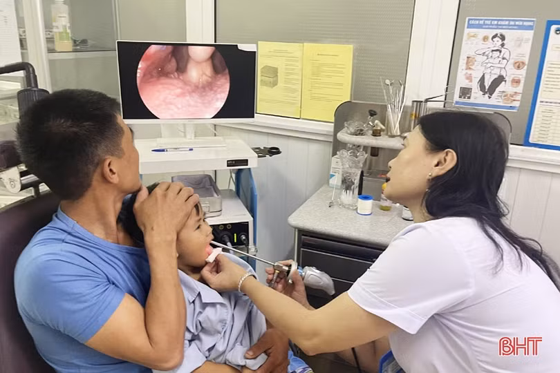 Cảnh giác khi trẻ chơi đùa với vật cứng, sắc nhọn