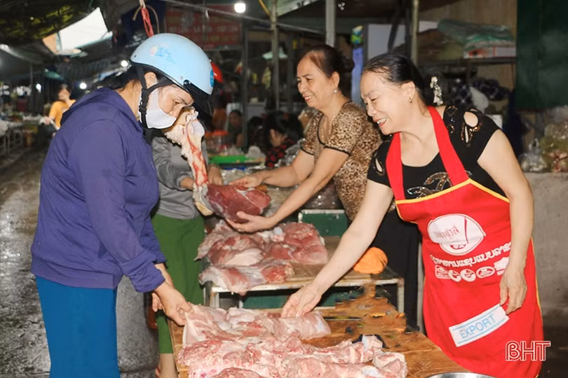 Tiểu thương chợ Hôm thay đổi hành vi trong kinh doanh