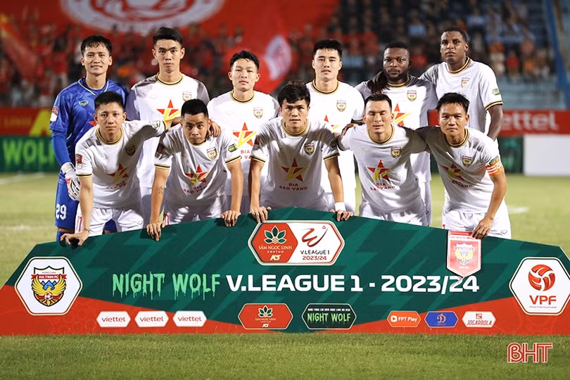 Viettel vs Hồng Lĩnh Hà Tĩnh: VAR gây tranh cãi, xà ngang và thẻ đỏ!
