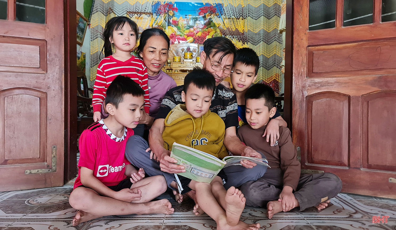 “Đội quân tiên phong” trong đồng bào dân tộc thiểu số ở Hà Tĩnh (Bài 1): Người đảng viên dân tộc Tày 30 năm cống hiến nơi biên viễn
