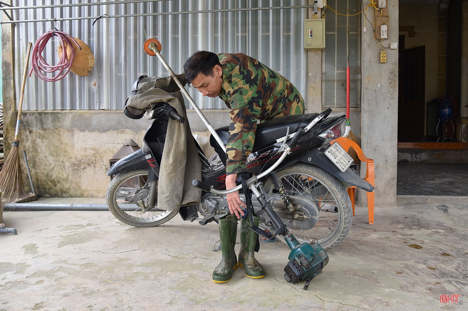 “Đội quân tiên phong” trong đồng bào dân tộc thiểu số ở Hà Tĩnh (Bài 1): Người đảng viên dân tộc Tày 30 năm cống hiến nơi biên viễn
