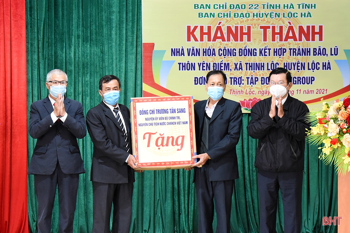 Nguyên Chủ tịch nước Trương Tấn Sang dự lễ khánh thành nhà văn hóa cộng đồng, khởi công nhà ở cho các hộ dân làng vạn chài