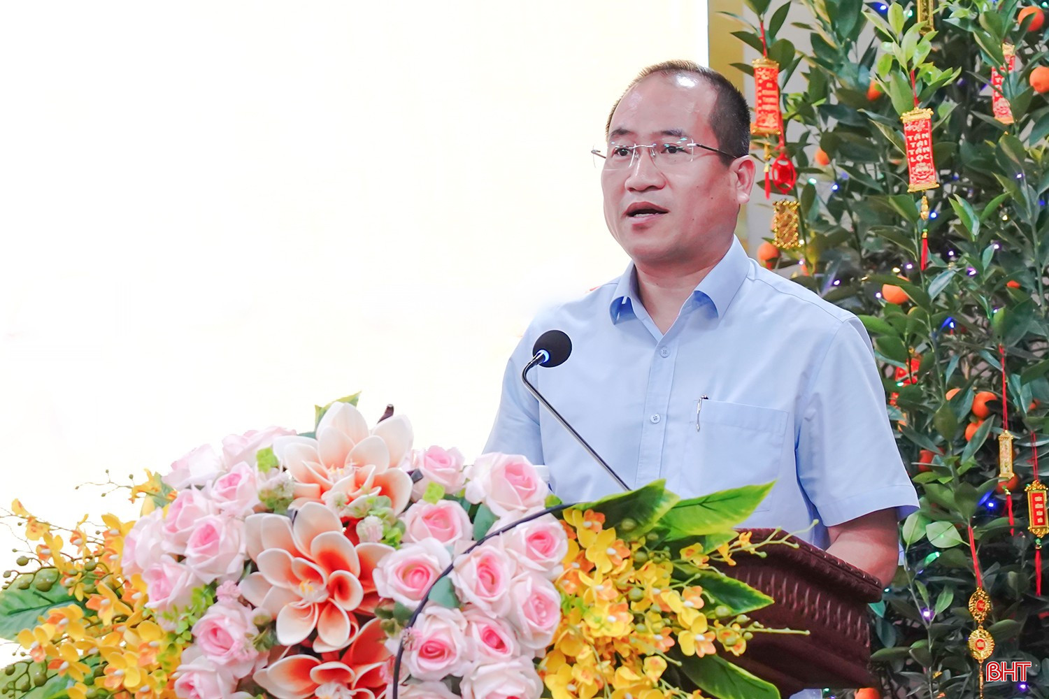 Ông Nguyễn Thế Hoàn – Phó Chủ tịch Ủy ban MTTQ tỉnh, Chủ tịch LĐLĐ tỉnh trình bày chương trình hành động.