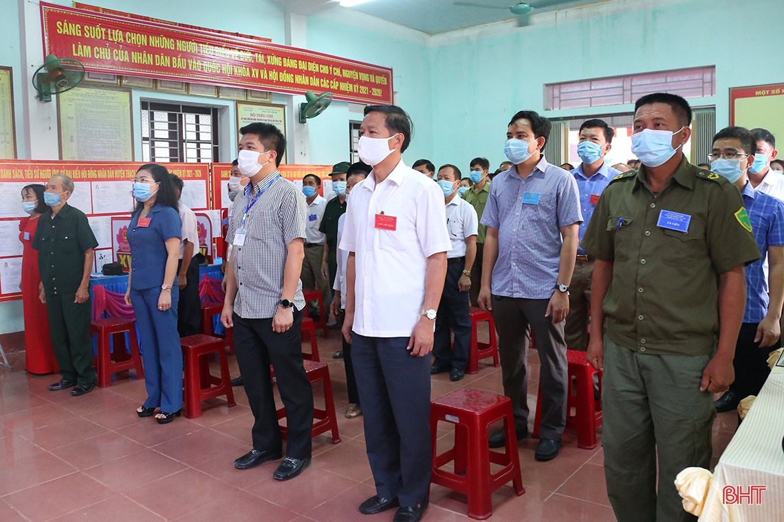 Cử tri Hà Tĩnh náo nức bầu chọn người đại biểu Nhân dân
