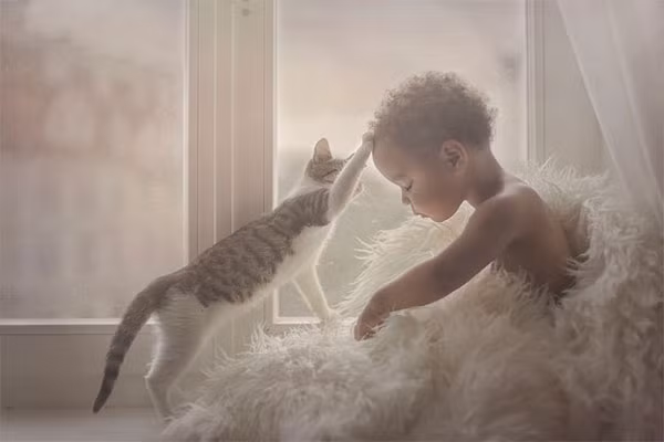 Ảnh đẹp về tình bạn giữa trẻ em và động vật