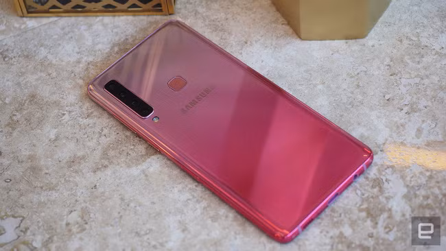 Samsung công bố giá bán smartphone 4 camera Galaxy A9 tại Việt Nam