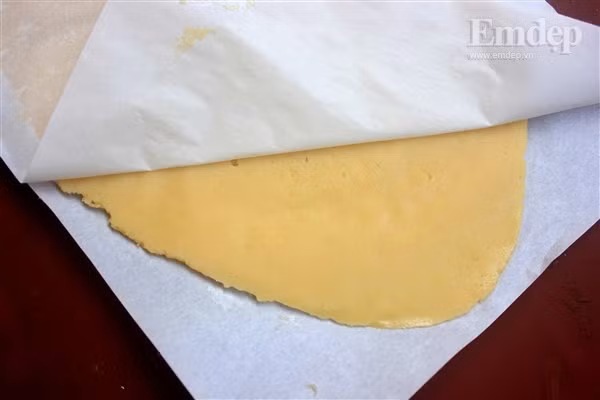 Mẹ khéo tay làm bánh quy bơ vị quế giòn tan cho bé ngày cuối tuần