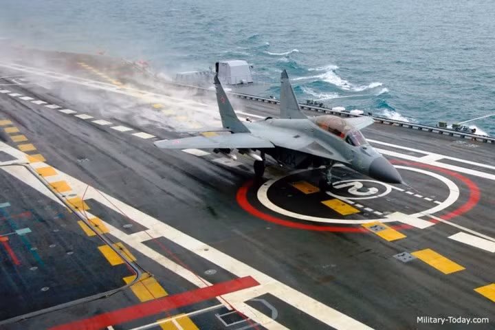 Ảnh: Tàu sân bay chủ lực INS Vikramaditya của Hải quân Ấn Độ