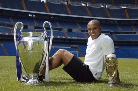 Roberto Carlos giao lưu tại Hà Nội trước trận Việt Nam - Malaysia