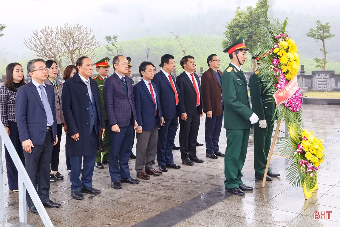 Lãnh đạo Hà Tĩnh dâng hương các địa chỉ đỏ nhân kỷ niệm 94 năm thành lập Đảng