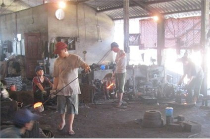 Lửa làng rèn Trung Lương đỏ mãi Lửa làng rèn Trung Lương đỏ mãi