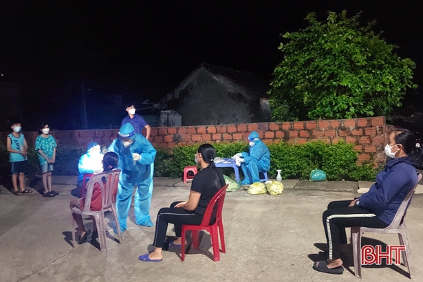 300 mẫu test nhanh COVID-19 ở xã Kỳ Phú có kết quả âm tính