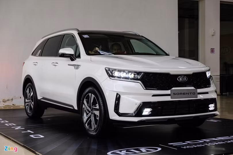 Hyundai Santa Fe bán gấp 3 lần Toyota Fortuner trong tháng 9