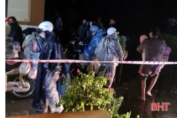 Hỗ trợ 17 công dân Thanh Hóa trên đường về quê vào tránh trú mưa bão 