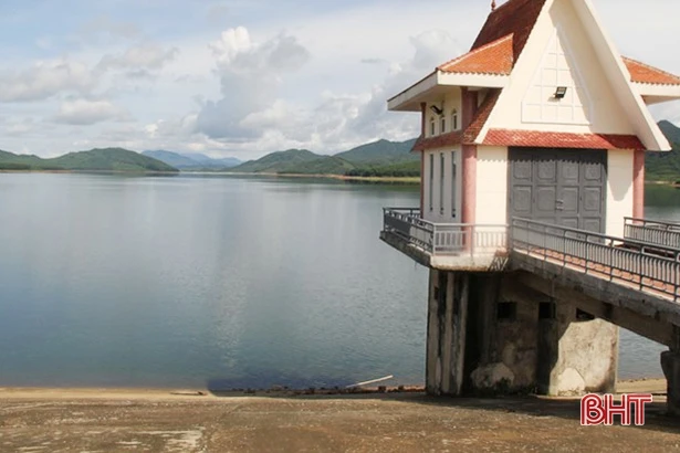 Hà Tĩnh sẵn sàng phương án sơ tán hàng nghìn hộ dân vùng hạ du các hồ đập mất an toàn