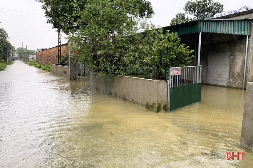 Hà Tĩnh: Mưa lớn kéo dài gây ngập cục bộ và sạt lở ở nhiều địa phương