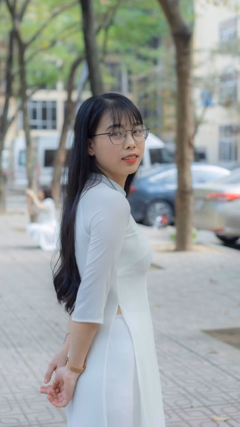 Nữ sinh Hà Tĩnh tốt nghiệp thủ khoa với 44 môn học đạt điểm A và A+