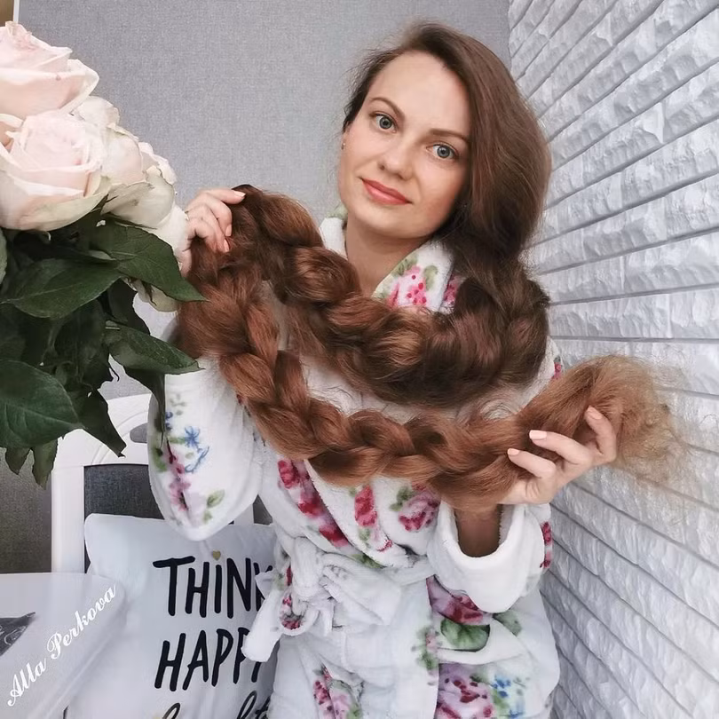 Cô gái Ukraine có mái tóc dài 1,67m, không cắt trong 26 năm