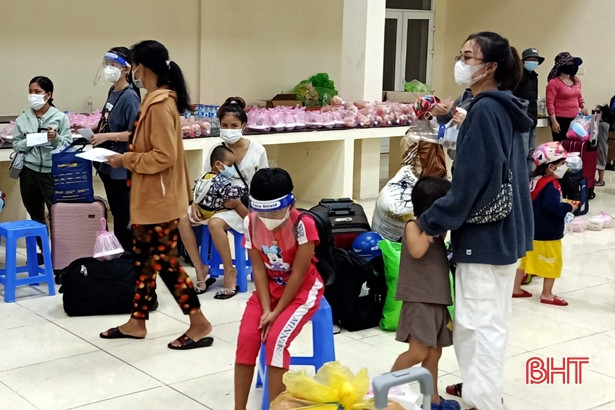 11 chuyến xe khách đưa 433 công dân Kỳ Anh về tới Hà Tĩnh an toàn