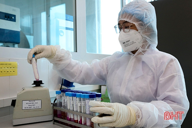 Ngày 15/10, Hà Tĩnh có 4 người trong một gia đình mắc COVID-19, đã được cách ly