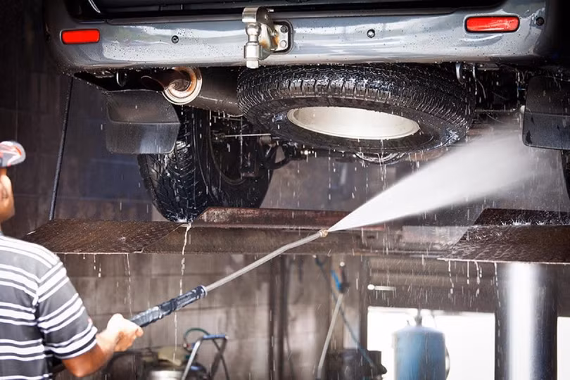 Tại sao phải rửa gầm xe ô tô thường xuyên?