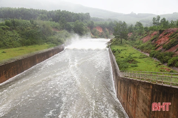 Hà Tĩnh sẵn sàng phương án sơ tán hàng nghìn hộ dân vùng hạ du các hồ đập mất an toàn