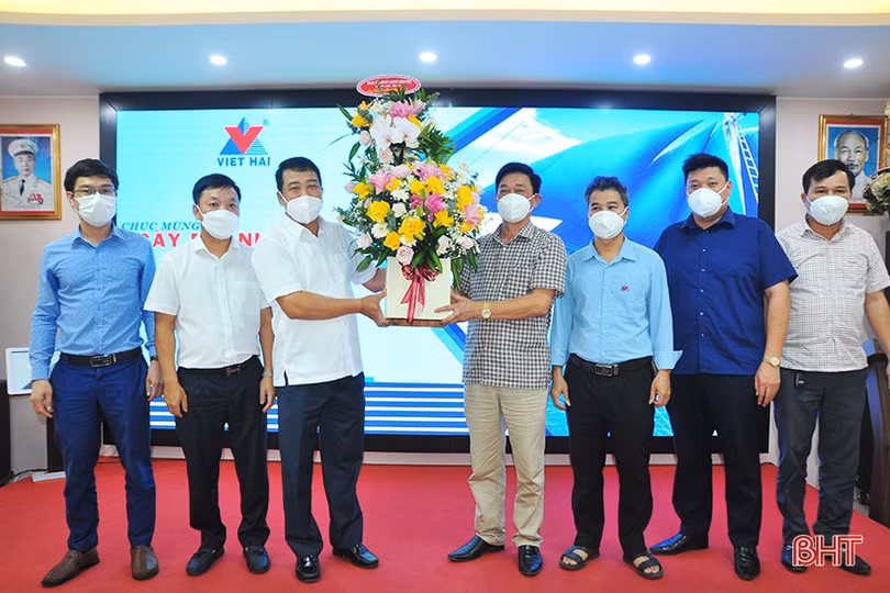 Lãnh đạo Hà Tĩnh ghi nhận nỗ lực trong sản xuất kinh doanh của cộng đồng doanh nghiệp