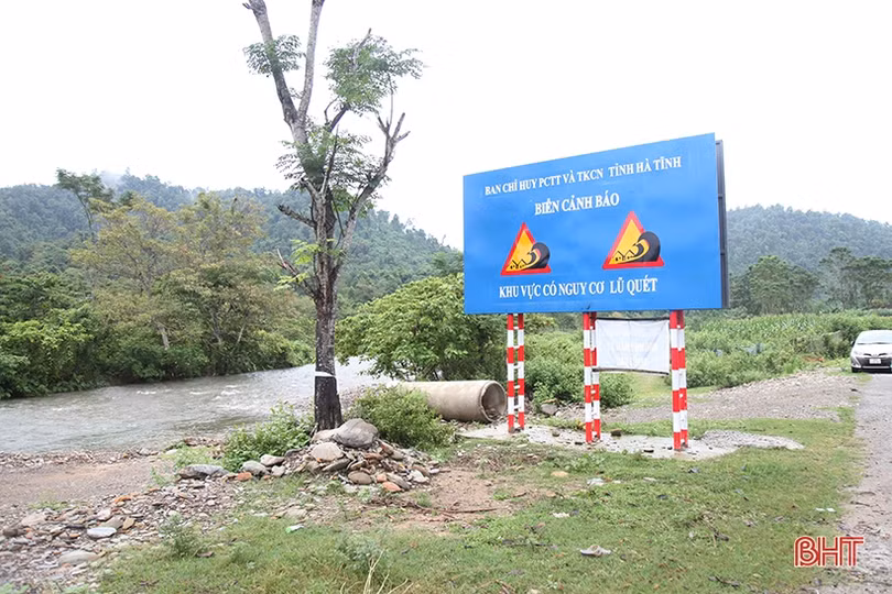 Hà Tĩnh tập trung ứng phó với bão số 8, đảm bảo an toàn tuyệt đối cho Nhân dân