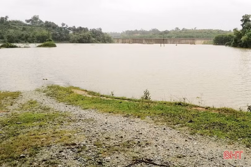 Nước sông Ngàn Sâu lên nhanh, vùng hạ du Vũ Quang ngập cục bộ