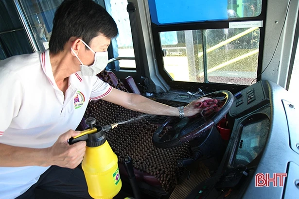 Xe khách liên tỉnh ở Hà Tĩnh vẫn “án binh bất động”